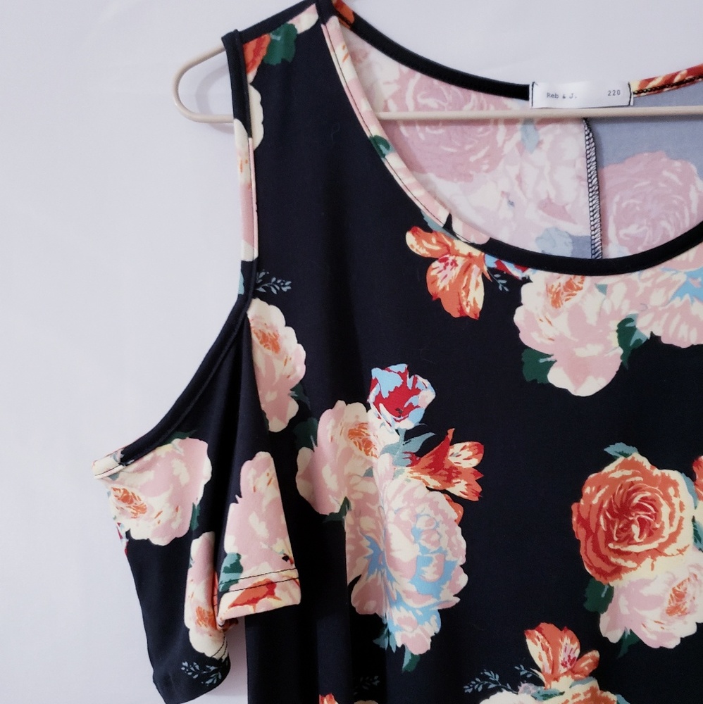 NWOT Floral Cold Shoulder